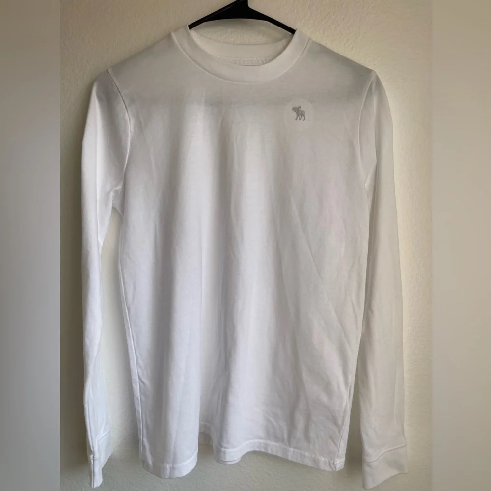 Abercrombie & Fitch White Long-Sleeve Crew Top with‎ Subtle Logo